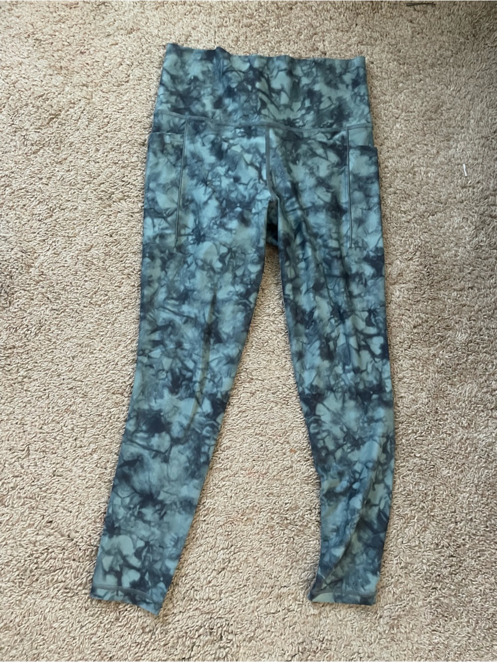 Athleta salutation stash 7/8 tight small